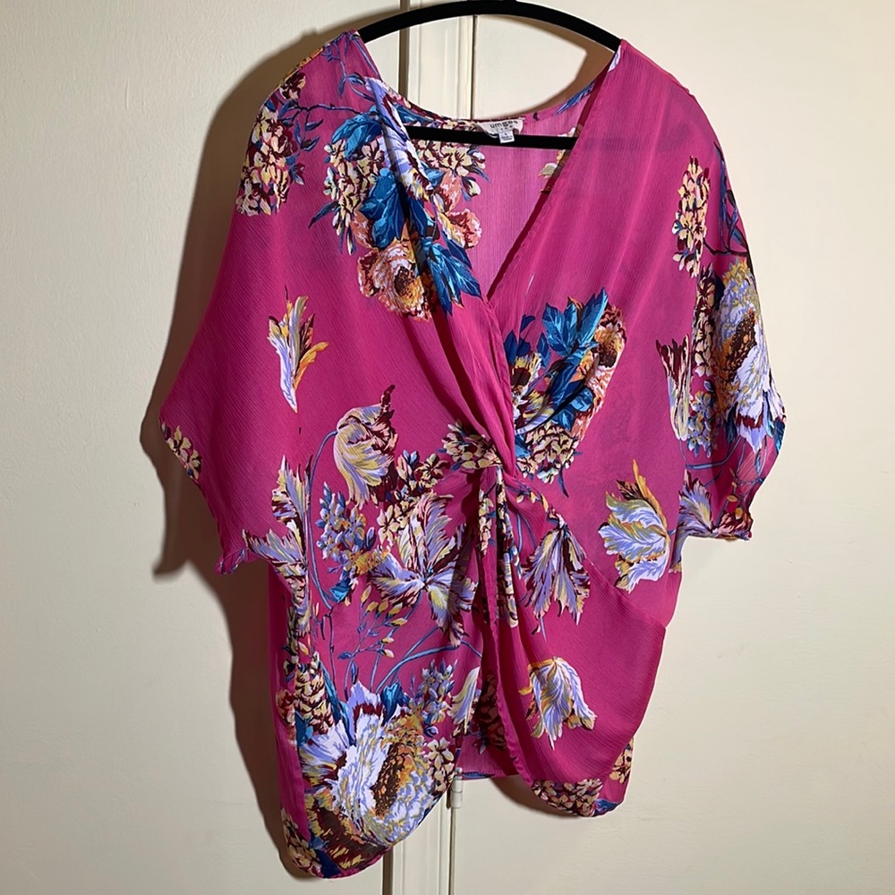 Umgee hot pink top with flowers Size L roomy